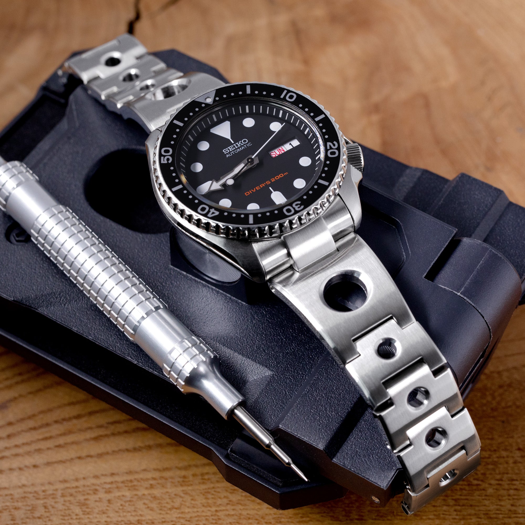 Bruce Lee and His Seiko 6139-6010 with Rally Watch Band | Strapcode