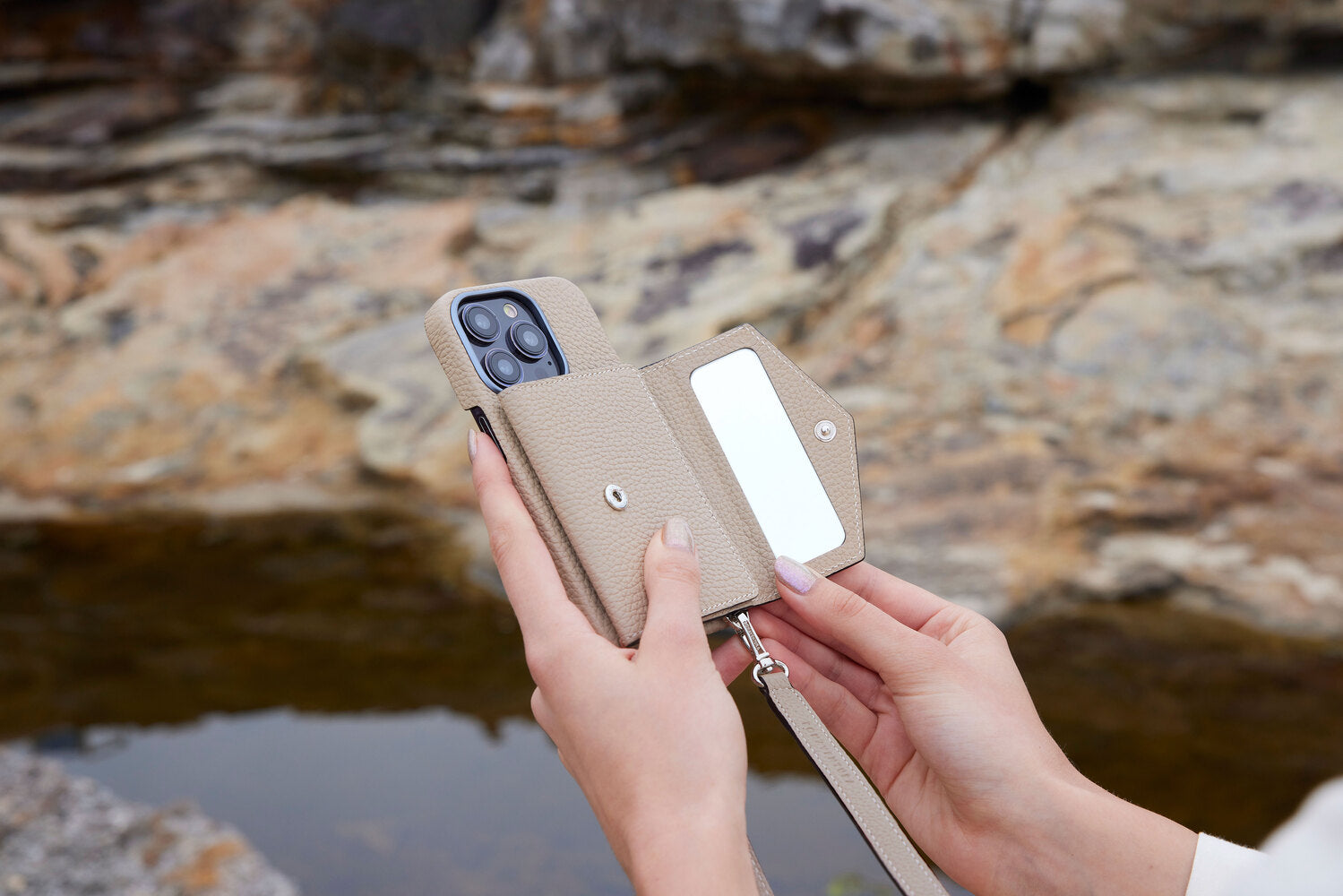 上質なレザーのiPhoneケース / スマホケース – イタリア(ミラノ)発の