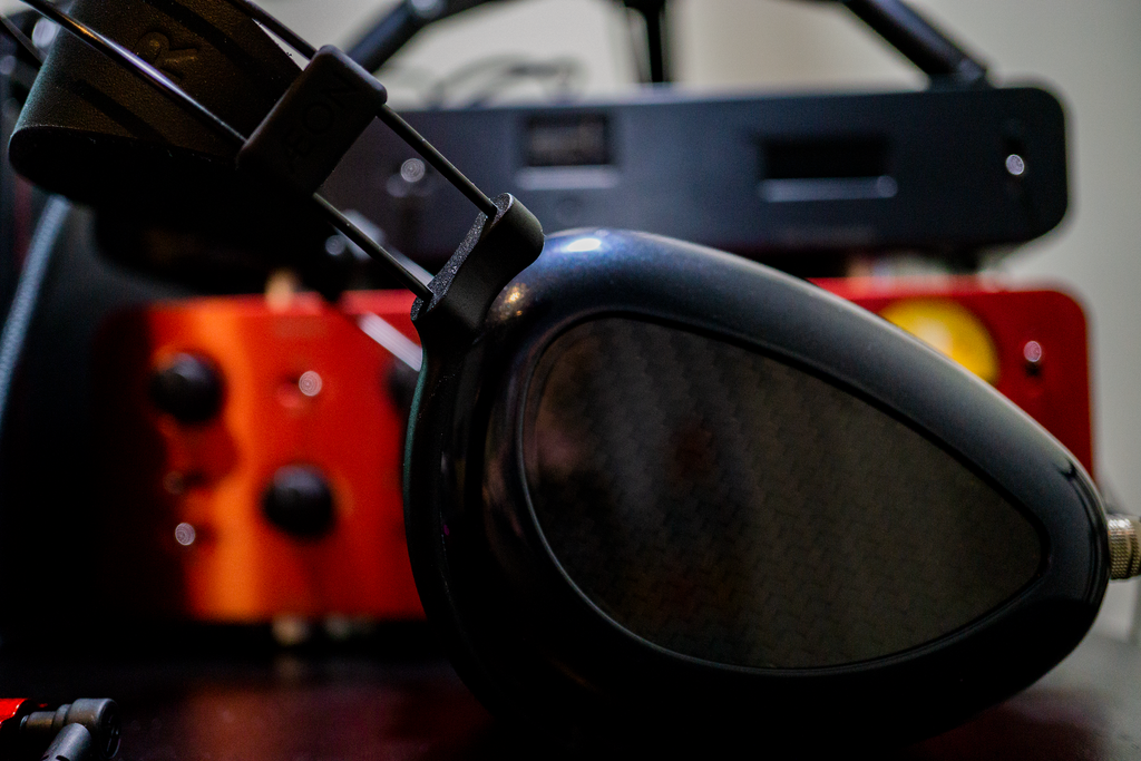 MrSpeakers AEON Flow Closed Headphone Review – Headphones.com