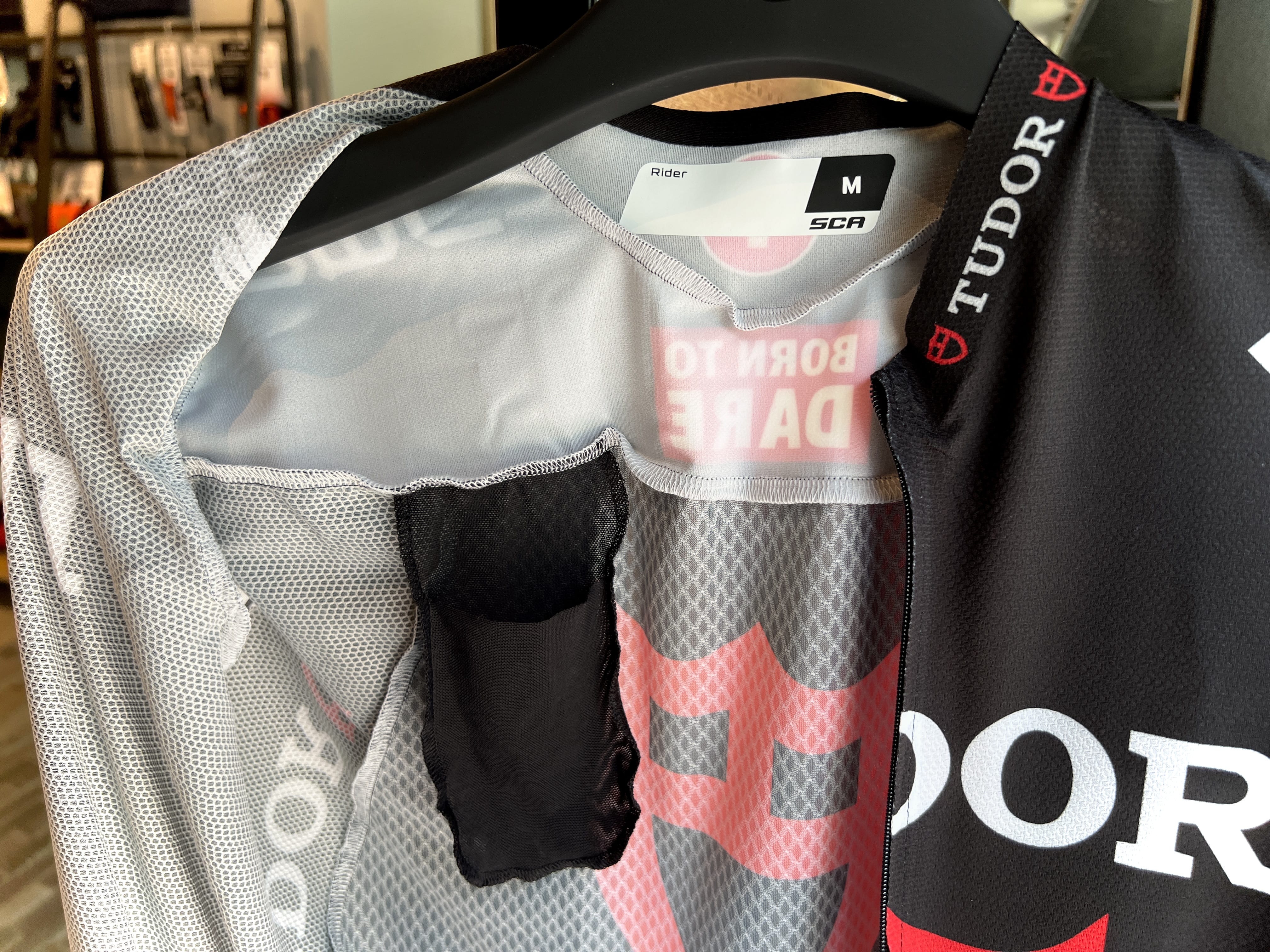 まさか本気のレース仕様⁉︎ TUDOR PRO CYCLING TEAM 2025 限定ジャージ