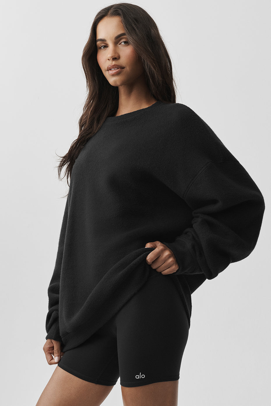 Cropped Accolade Crewneck - Black | ALO