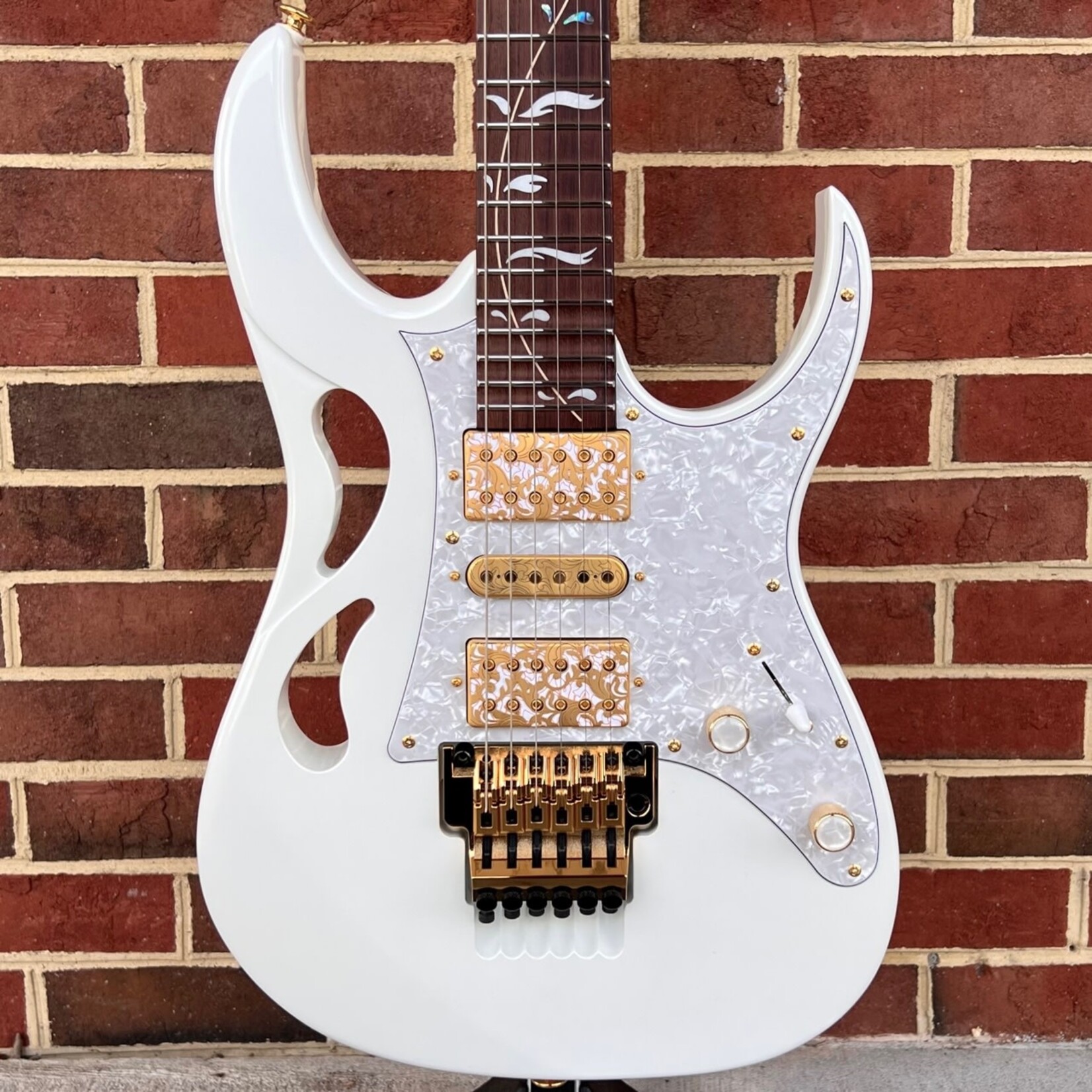 Ibanez PIA, Steve Vai Signature Model, Stallion White, Hardshell