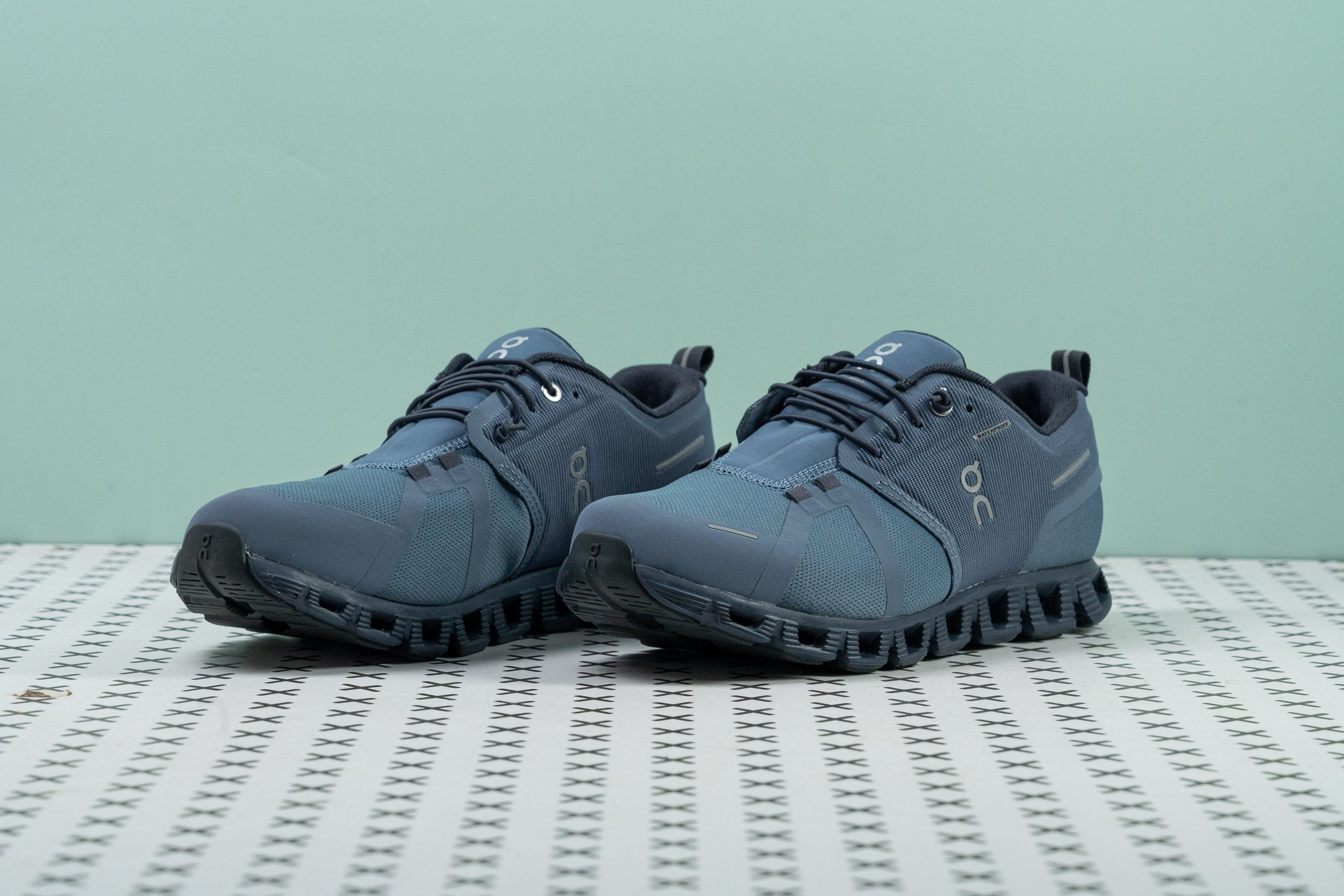 Cut in half: On Cloud 5 Waterproof Review | RunRepeat