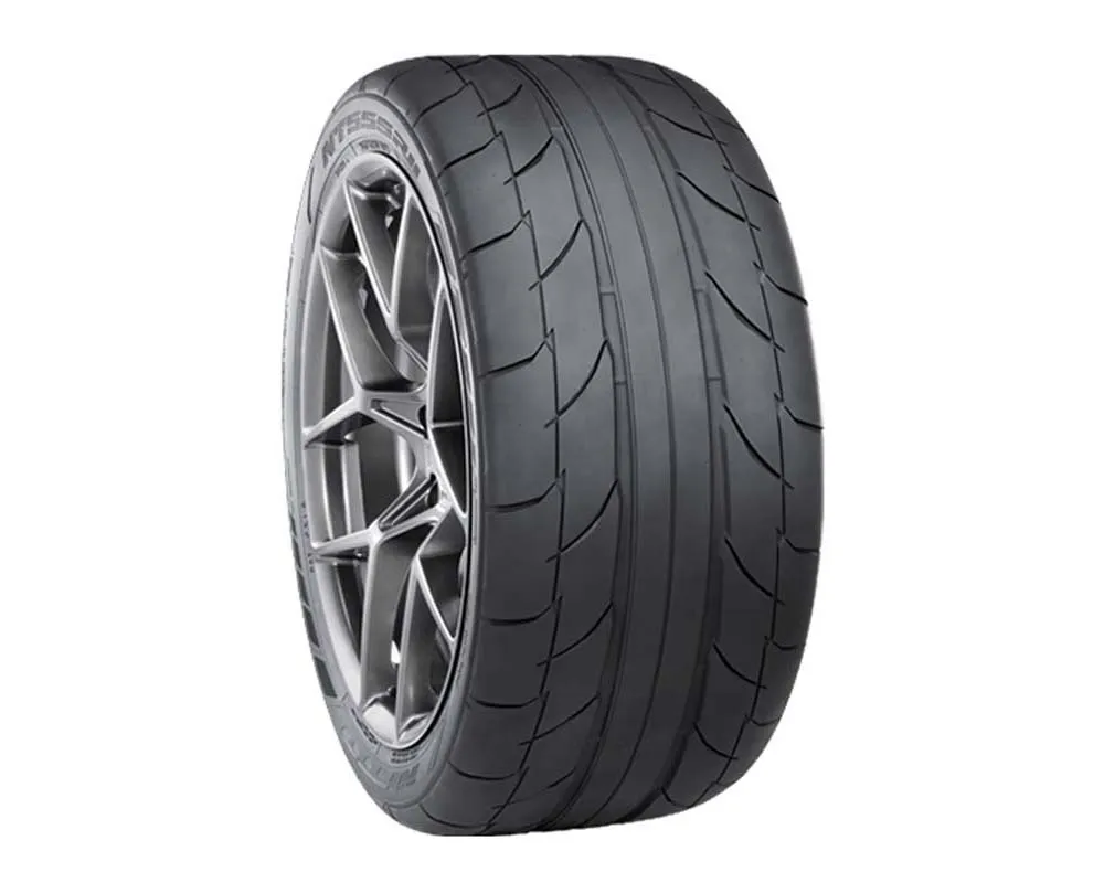 Nitto NT555 RII Tire 305/50R20 116V 108820 | Vivid Racing