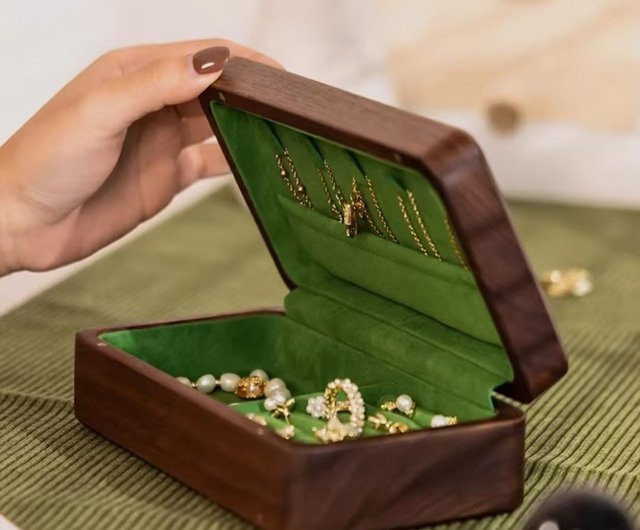 ヴィンテージジュエリーボックス グリーンベルベット製 ピアス・指輪