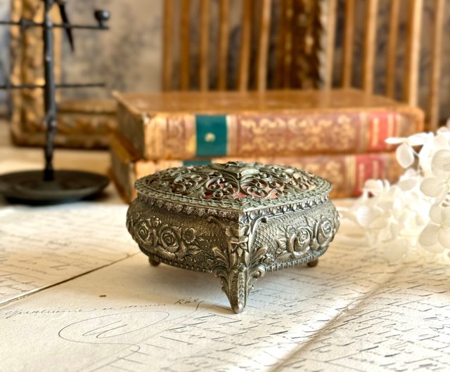 台湾 40366-ゴージャスなフランスアンティーク花柄エンボスハート型