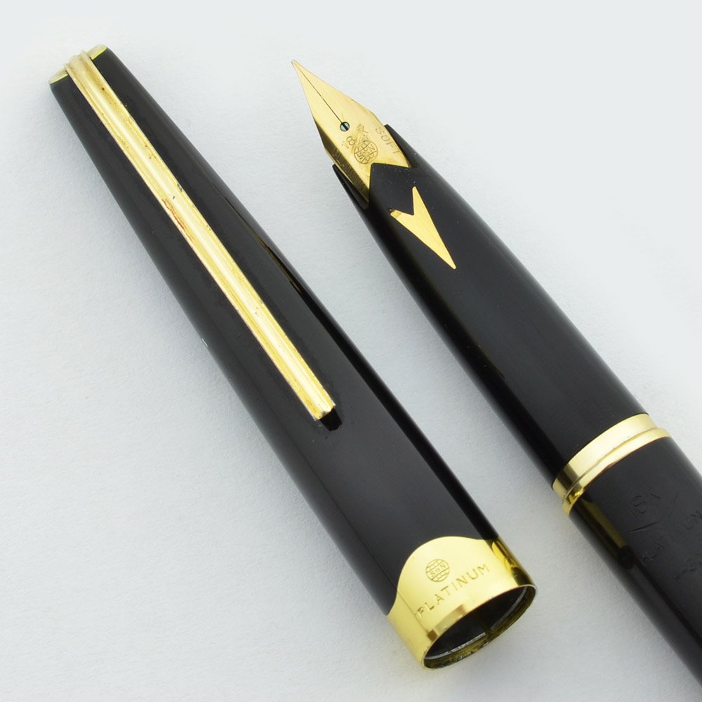 Platinum P-300 Fountain Pen - 1970s, Black w Gold Trim, 18k Soft