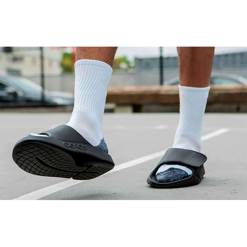 Oofos 1550 Men's OOAHH SPORT FLEX Sandals Matte Black - Family