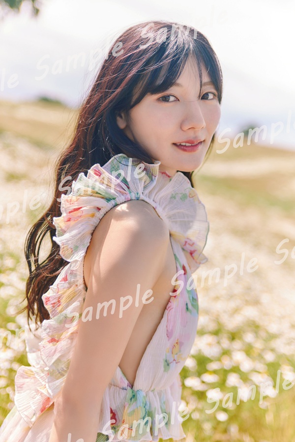 河田陽菜（日向坂46）、2nd写真集「テイクオフ」封入特典ポストカード1