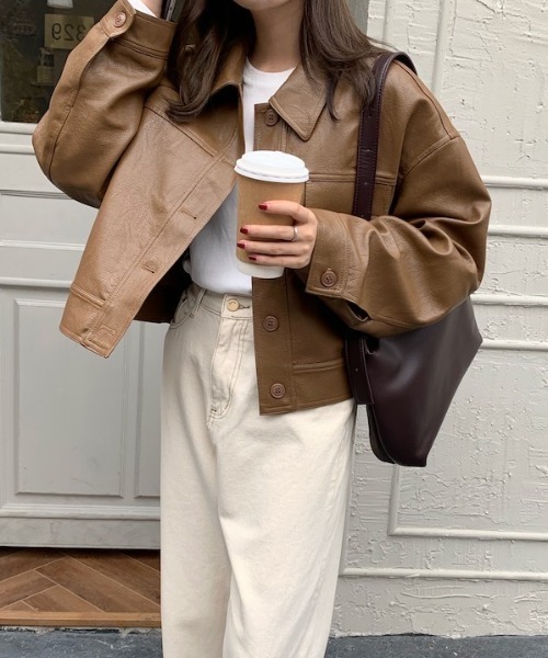 シーズンムードを高める。ヴィンテージ風 ショートフェイクレザー