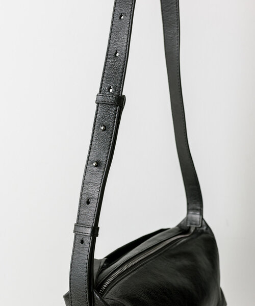 ear PAPILLONNER（イアパピヨネ）の「《本革/220g》ボックスショルダー