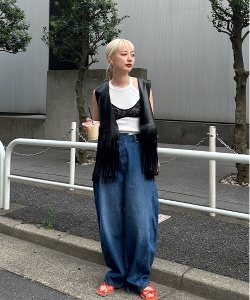 Ameri（アメリ）の「OVER WAIST SWITCHING DENIM（デニムパンツ）」 - WEAR