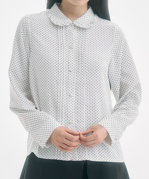 FEKETE（フェケテ）の「polka dot round collar frill blouse / ドット
