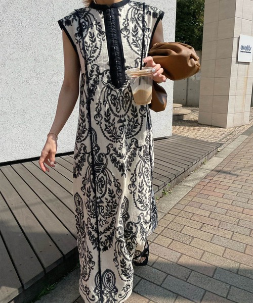 Ameri（アメリ）の「DAMASK EMBROIDERY LINEN DRESS（ワンピース