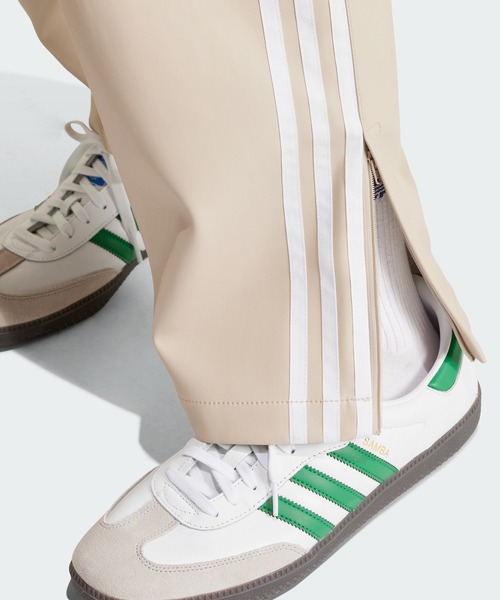 adidas（アディダス）の「フェイクレザー アディカラー スリー