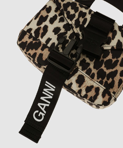 GANNI（ガニー）の「Recycled Tech Mini Satchel Leopard（ショルダー