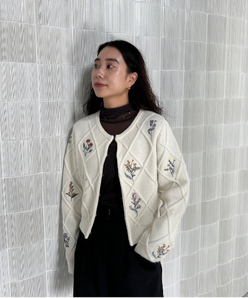Ameri（アメリ）の「FLOWER EMBROIDERY CARDIGAN（カーディガン/ボレロ