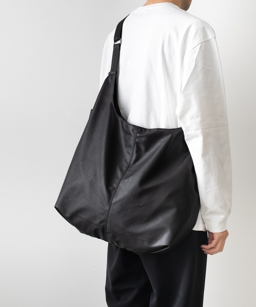 ATTACHMENT（アタッチメント）の「シンセティックレザー ショルダー