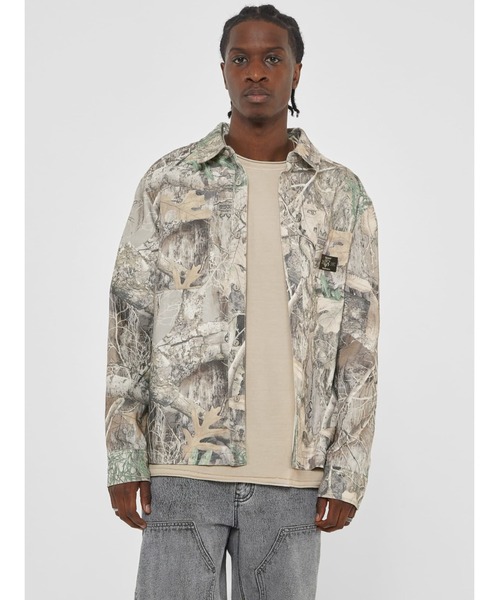 Guess（ゲス）の「GUESS Originals x RealTree Overshirt リアルツリー