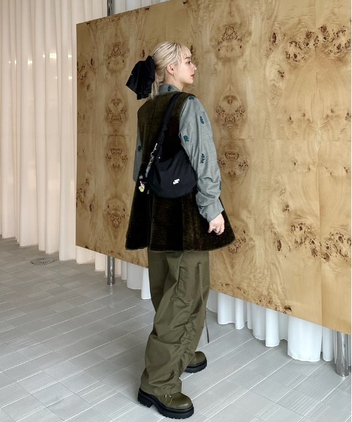 Ameri（アメリ）の「BOA V NECK REVERSIBLE PEPLUM VEST（ベスト