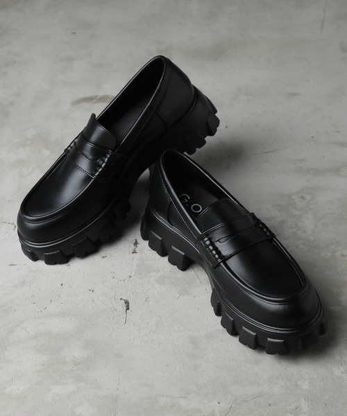 G.O.C（ジーオーシー）の「チャンキー ソール ローファー（ローファー