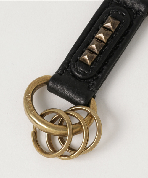CALEE（キャリー）の「STANDARD LEATHER STUDS KEY RING（キーケース