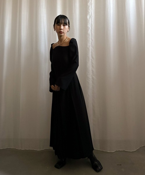 Ameri（アメリ）の「2WAY OFF SHOULDER TUCK PLEATS DRESS（ドレス