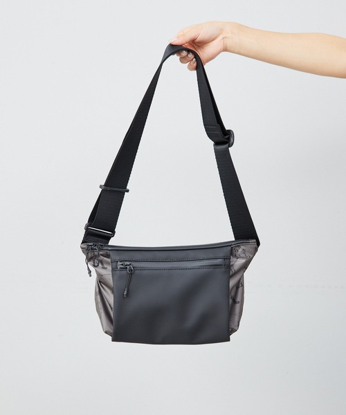 ear PAPILLONNER（イアパピヨネ）の「《撥水》フォックス柄ショルダー