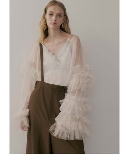 LA BELLE ETUDE（ラベルエチュード）の「Vネックボリュームチュール