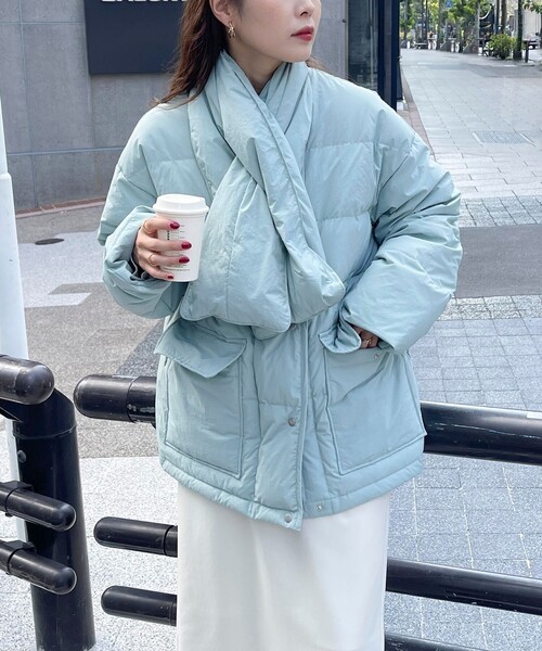 fredy emue（フレディエミュ）の「マフラー付きノーカラーダウンコート