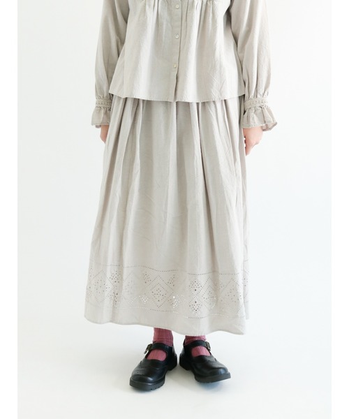 Samansa Mos2（サマンサ モスモス）の「裾カットワーク刺繍スカート