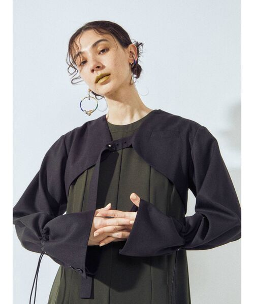 un3d オリーブ色 フード付き クロップドジャケット un3d オリーブ色