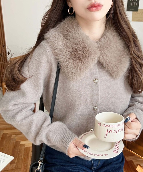 セール】フェイクファーティペット付き金ボタンもちもちニット