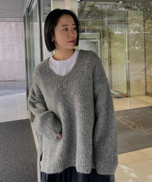 emmi（エミ）の「【emmi atelier】Vネックアルパカ混シャギーニット