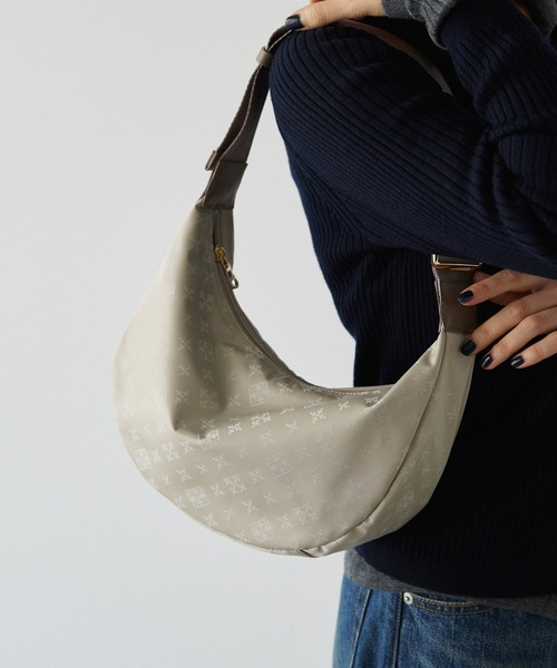 russet（ラシット）の「クラウズナイロンラウンドショルダーバッグ(CE