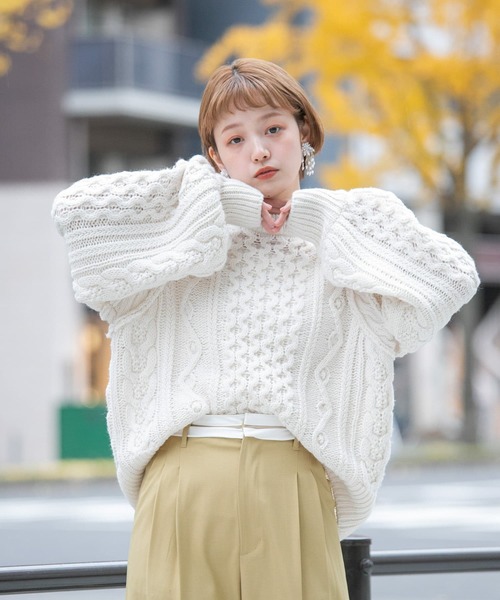 KBF（ケイビーエフ）の「ボリュームスリーブケーブルニット（ニット