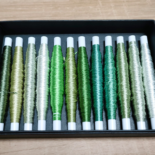 絹糸「みどり系12色」～日本刺繍や組みひもに～約0.5mm×14m前後 シルク
