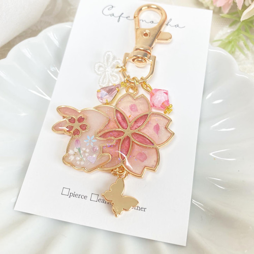 うさぎと桜 キーホルダー レジン キーホルダー cafe mocha✩.*˚ 通販