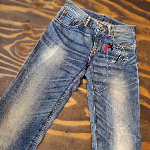手 刺繍 リメイク ハンドメイド 刺し子 USED デニムパンツ Levi's502