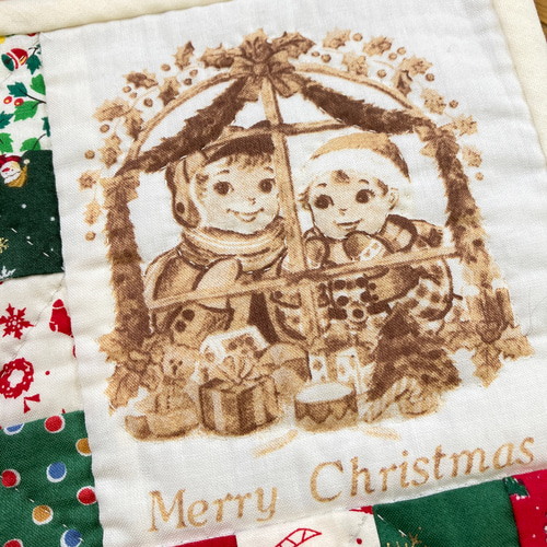 四角つなぎとクリスマスのパッチワークタペストリーa パッチワーク