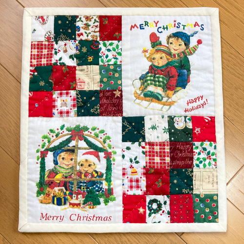 四角つなぎとクリスマスのパッチワークタペストリーa パッチワーク