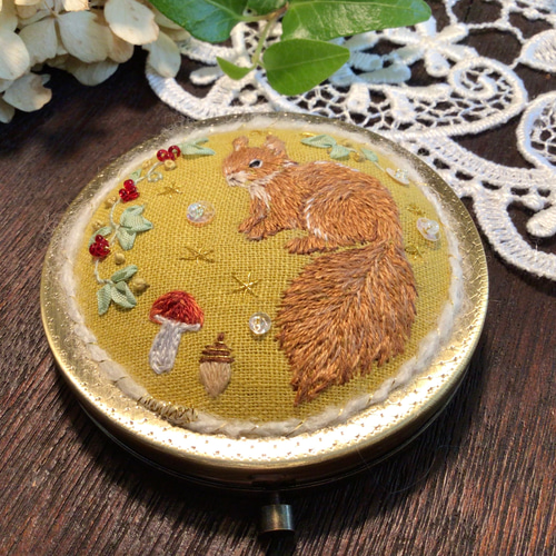 リス ミラー 手鏡 ハンドメイド リボン 手刺繍 刺繍 プレゼント ギフト