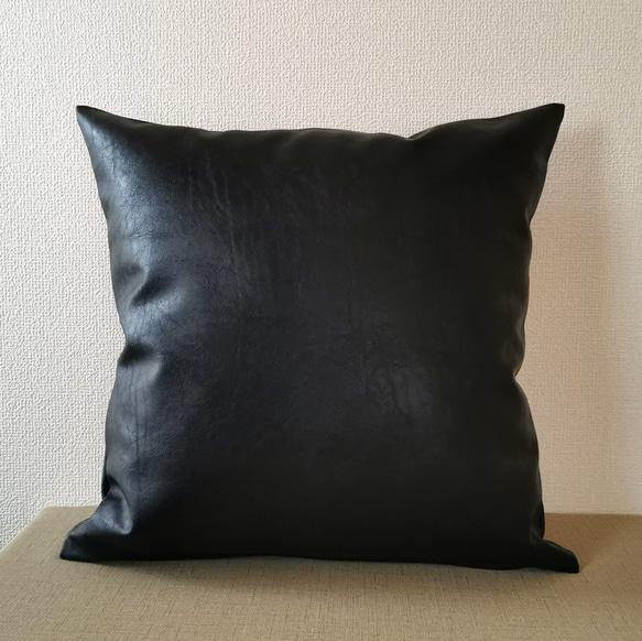 細やかなヴィンテージ風 ブラック 合皮レザー クッションカバー 40×40