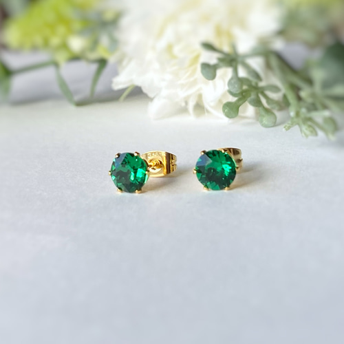 マジェスティックグリーン 6mm 貴和クリスタルの一粒ピアス アレルギー