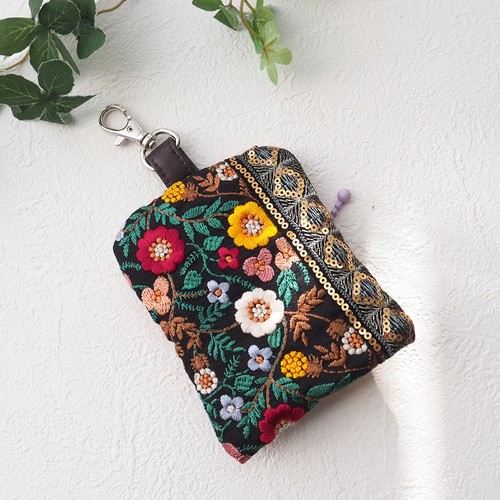 SALE【限定1点】インド刺繍リボンポーチ（イヤホンケース/コイン