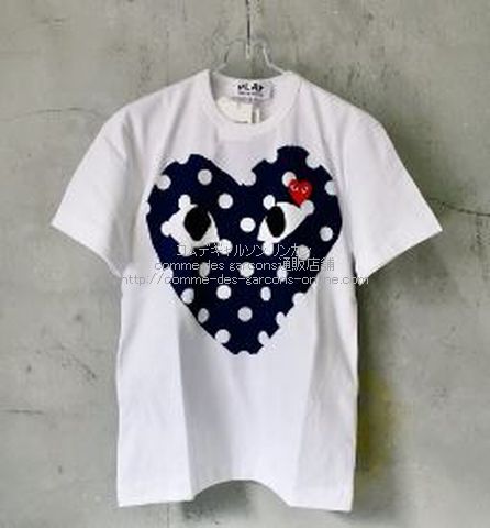 プレイ コムデギャルソン ネイビーポルカドット 大ハート- 半袖Tシャツ
