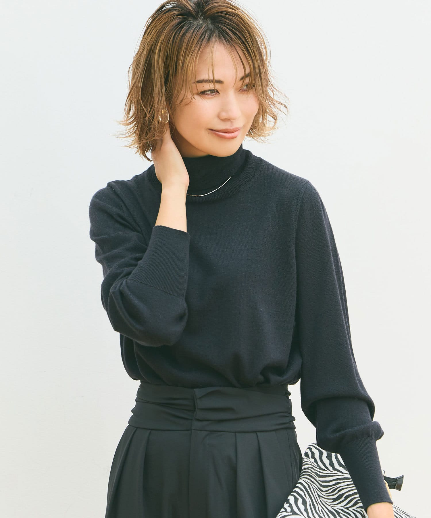 レイヤードスタイルに合わせやすい】カシミヤ混タートルネックニット