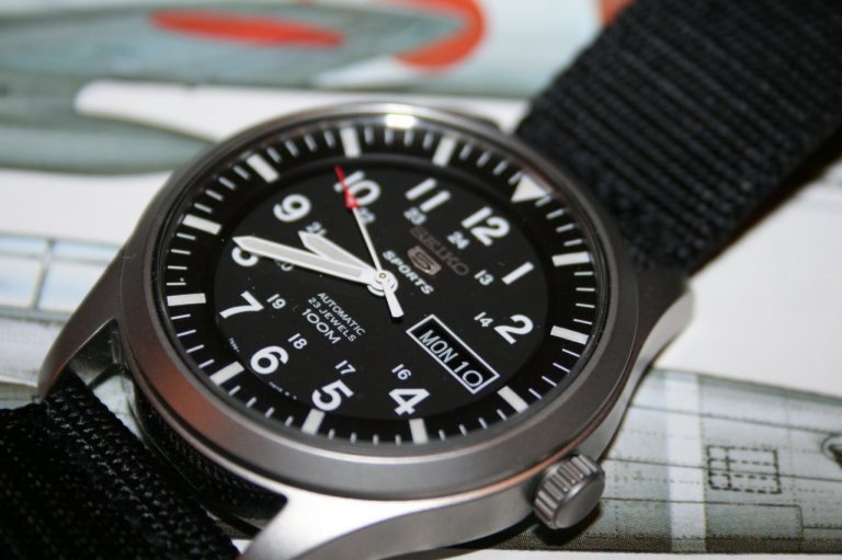 SEIKO 5 MILITARY 2 23 JEWELS SNZG15K1