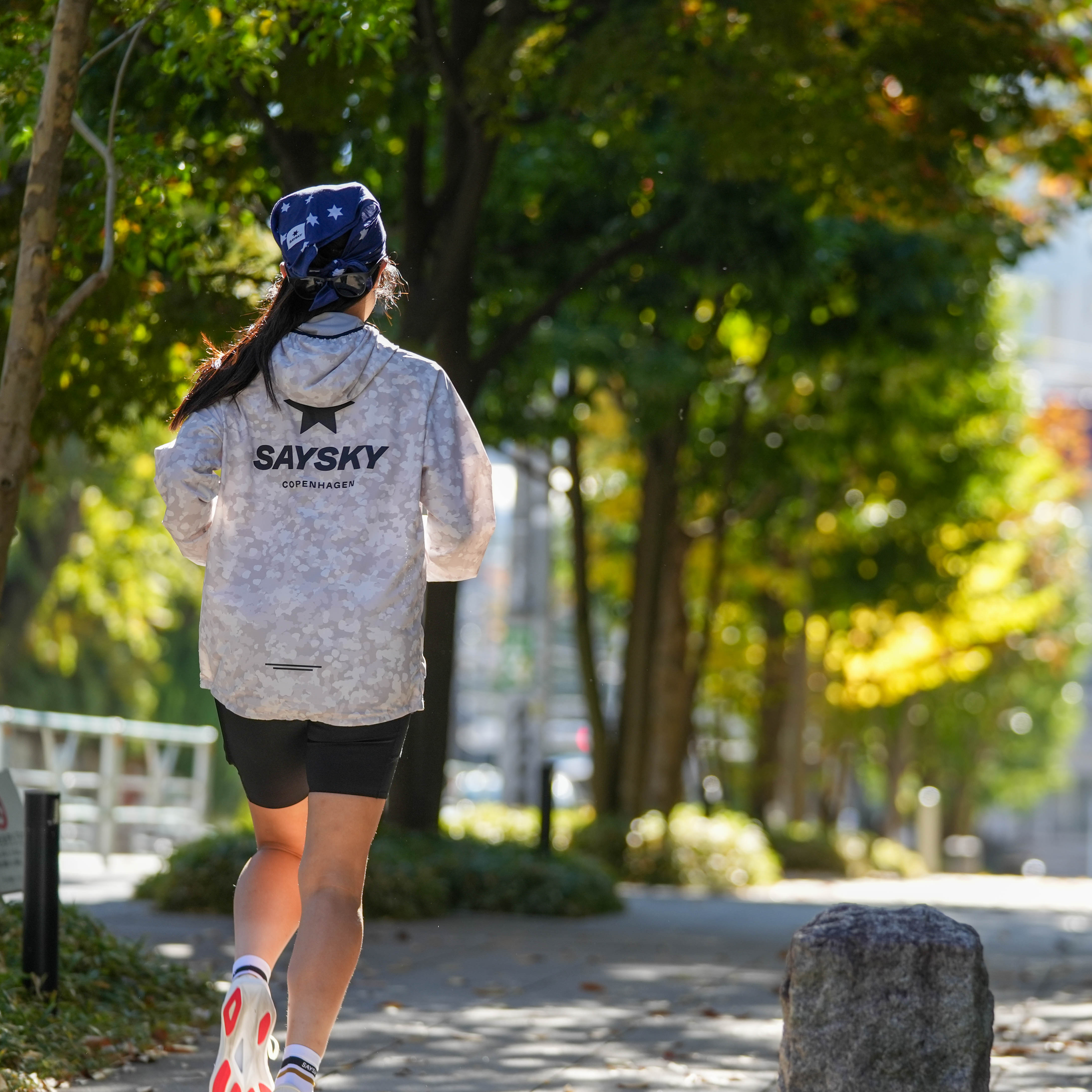 ランニングジャケット Camo Pace Jacket - Sand Aop [メンズ] – CONNECTED