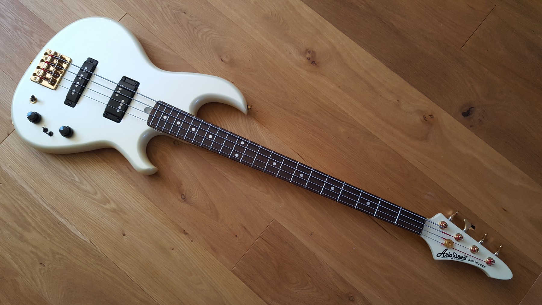 SOLD: 1986 Aria Pro II RSB Deluxe Bass with hard case - Classic